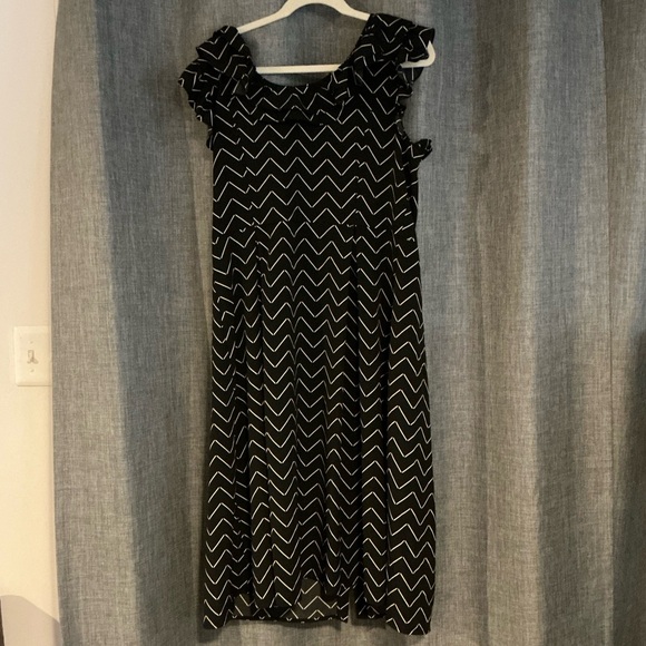 Who What Wear Chevron Striped Midi Dress Black Ruffle Sleeves Womens L - Picture 4 of 5